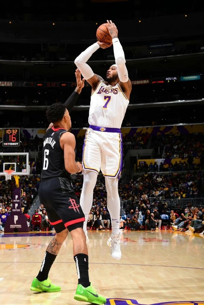 nba 瓜哥爆发，带领湖人三巨头取得胜利，梦回巅峰