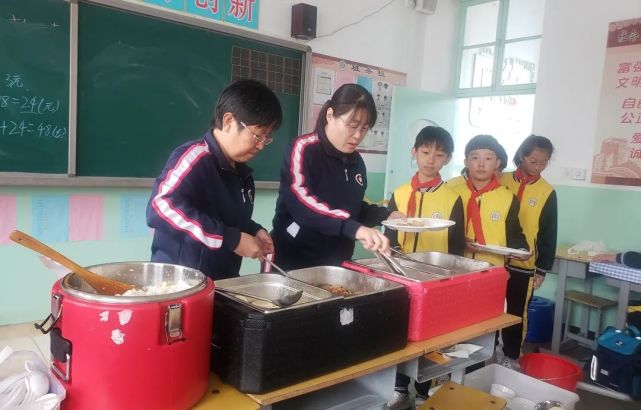 献县明天有雨 献县又有三所学校开始实行集中供应午餐