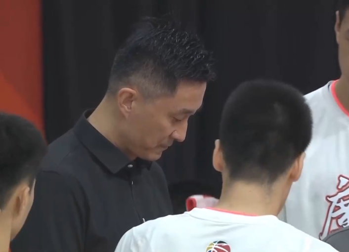 cba 郁闷！广东男篮大将7中1后受伤下场，杜锋别慌，你还有一人可用