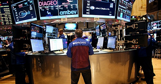 华尔街尖峰对决:量化基金放8倍杠杆压住加息套利交易