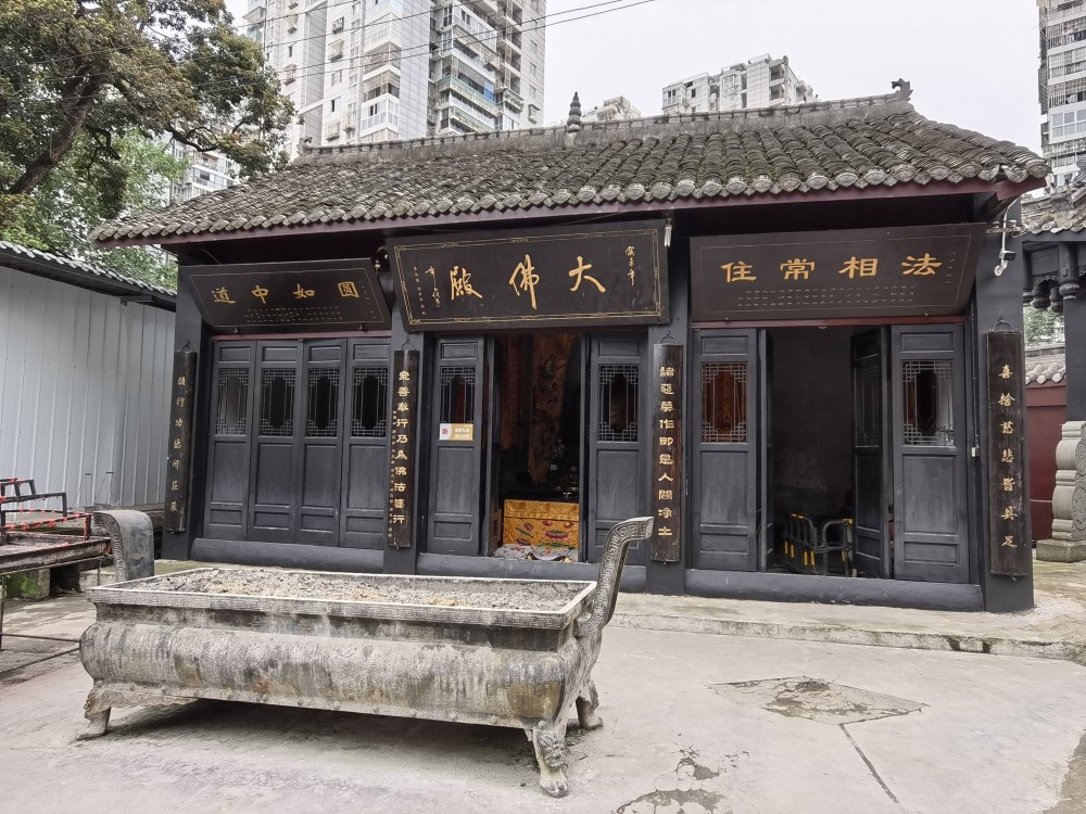 龙潭寺,1700多年前的"皇家寺院,闹市中独享清闲,秋日来打卡