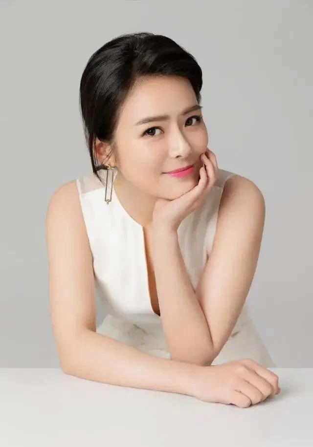上海女主持里你喜欢青春靓丽的时尚派还是知性优雅的知性派