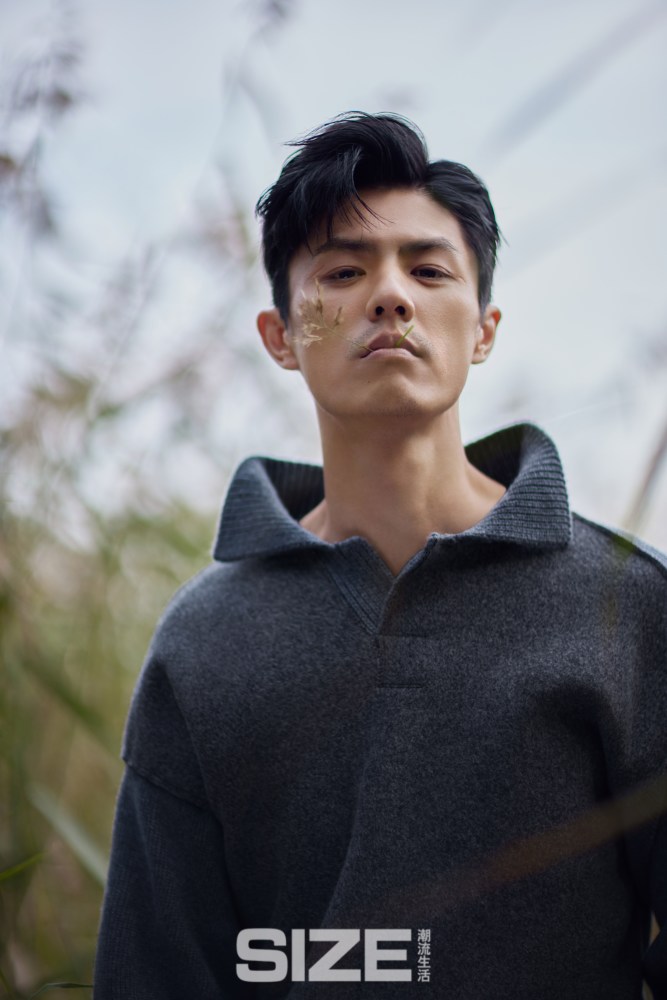 刘畅size潮流生活杂志大片于秋日湖畔寻片刻宁静