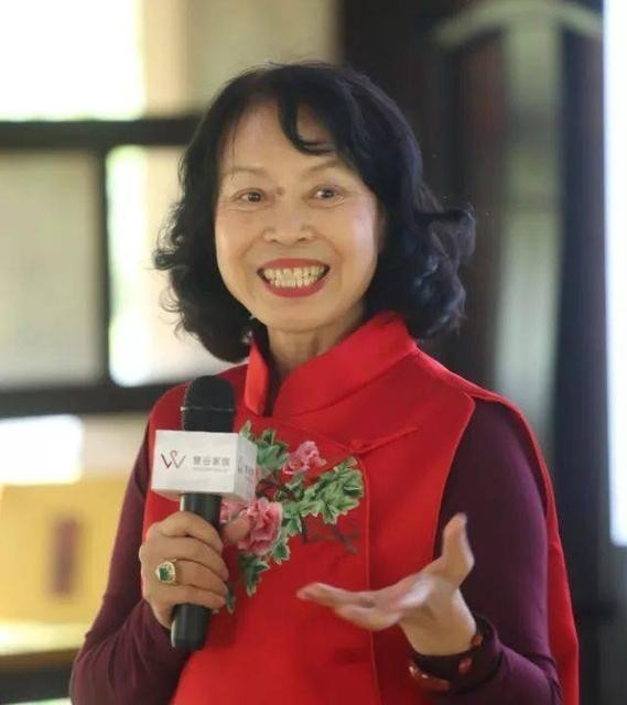 所以可以说,刘永好的成功,是离不开他的妻子李巍的