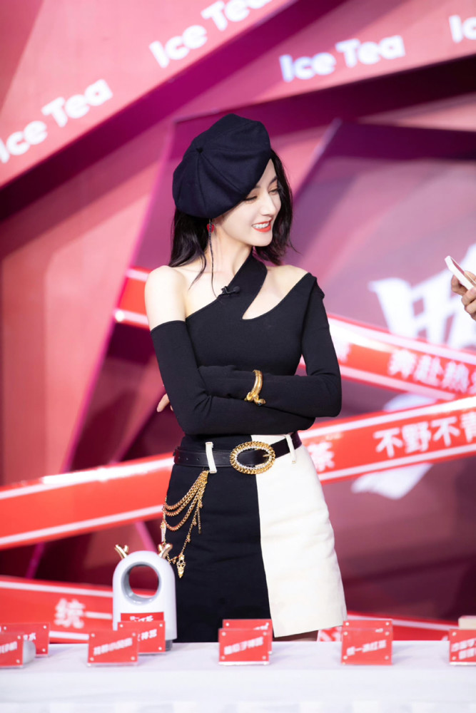 迪丽热巴灿如春华皎如秋月 腾讯新闻