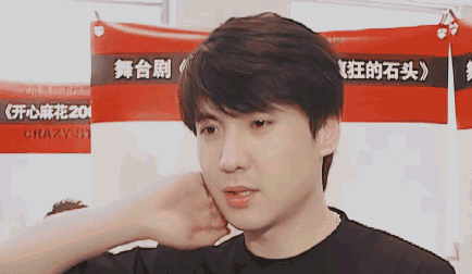 近日,有网友总结了沈腾年轻时候瘦的照片,不禁感叹:"沈腾瘦的时候是