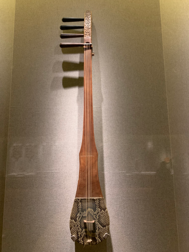 路雪摄这种乐器在蒙古族建都北京的元代,已被列入国乐,是经常在宫廷