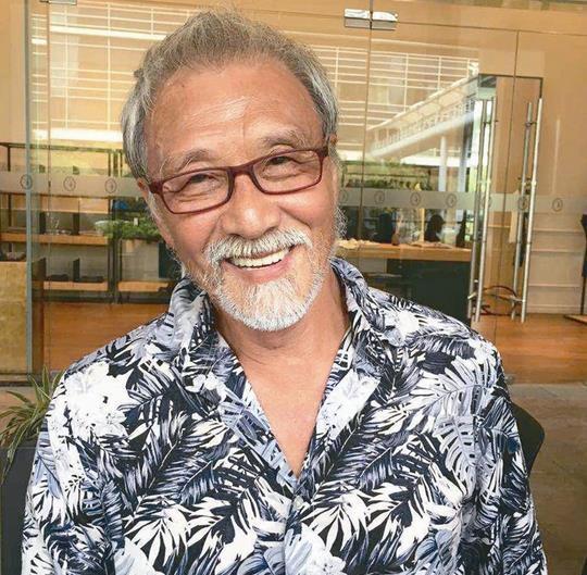 而11月1日晚,和周星驰合作过《一本漫画闯天涯》的演员林俊贤也通过