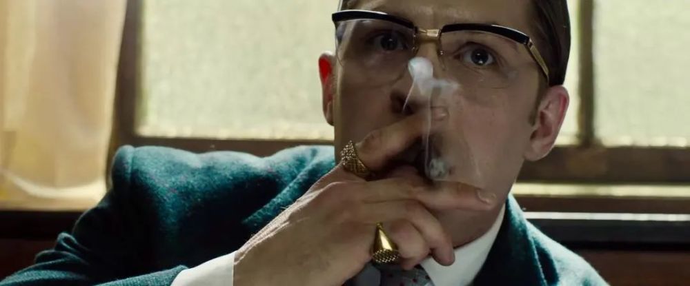 憧憬了很久的西装暴徒走出荧幕