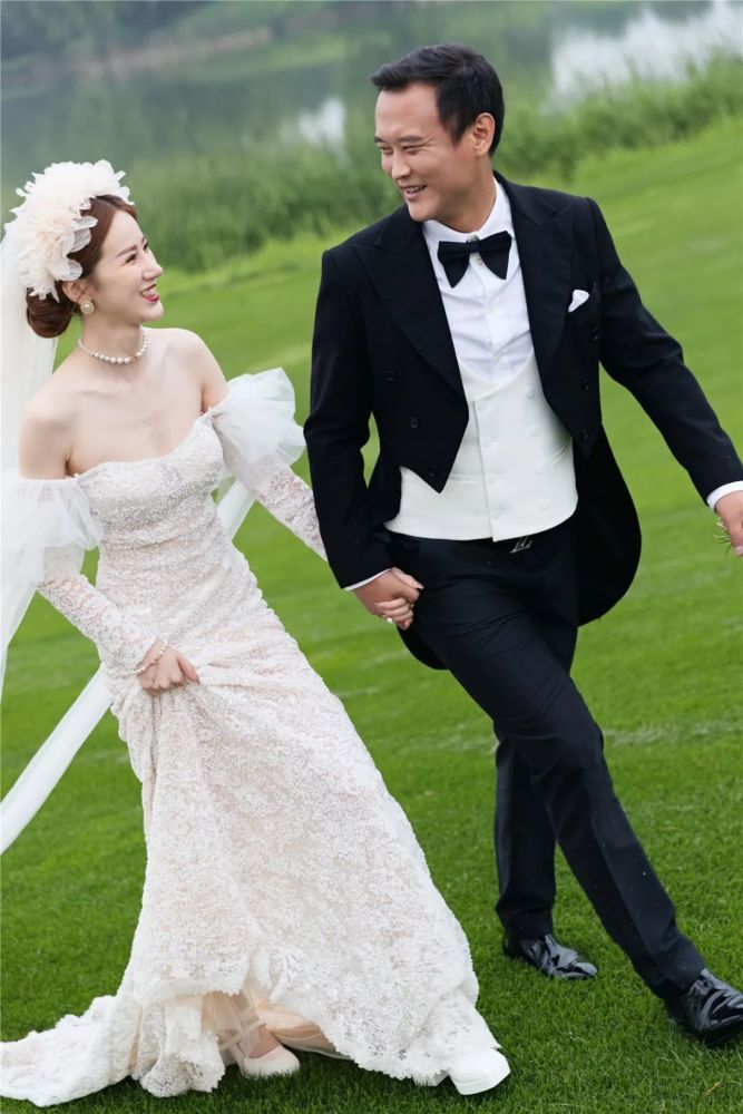 国安徐云龙大婚:牵手新娘王骞钤举行婚礼 从此生儿育女一生相守