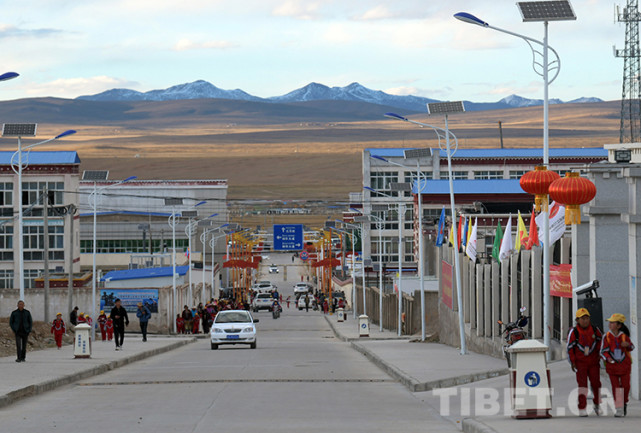 20世纪80年代,由于建筑材料短缺,那时的聂荣县和藏北高原其它县一样
