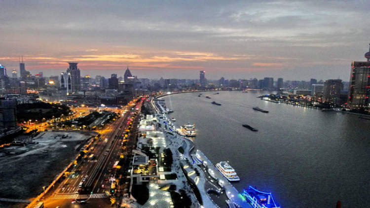 2025年将建成世界一流上海国际航运中心未来更智慧更绿色