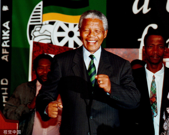 一直到1990年第一位黑人总统曼德拉上台,南非的黑人们被白人奴役了近