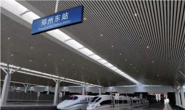 在江西进入车站和到郑州东站出站时,王某都经过了体温检测和核查健康