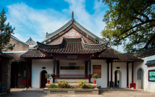 扬州仙鹤寺,相传为南宋时来华传教的穆罕默德十六世裔孙普哈丁所建,是