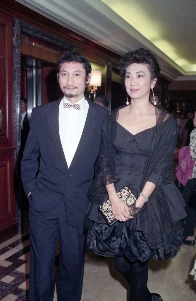 当年公司刚成立,还需要一个管账管事的人,结果石天