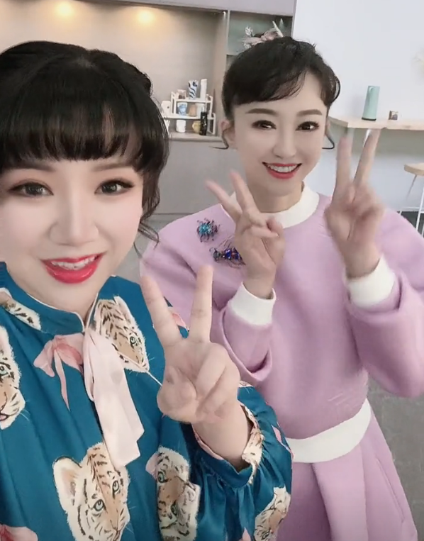 红果果二胎后首复工打扮少女面色红润47岁小鹿姐姐罕露面