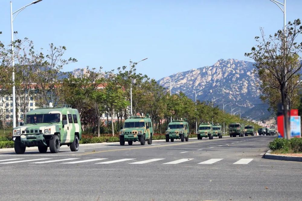 ""xx二班侦察员左侧大腿内部中弹,人员无受伤!