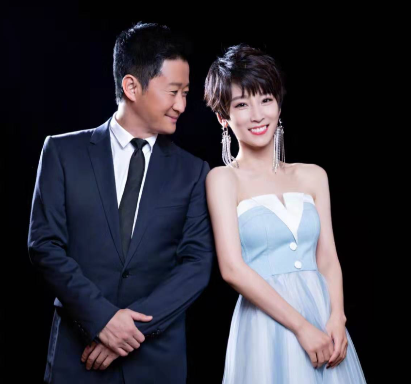 吴京表面是硬汉,但在老婆面前小鸟依人,他为何有两副面孔?_腾讯新闻