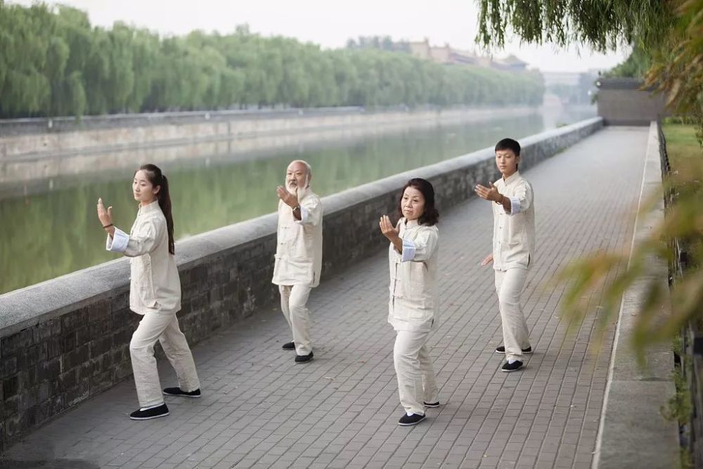 个"莫"(莫强食,莫强酒,莫强举重,莫忧思,莫大怒,莫悲愁,莫大惧,莫跳踉