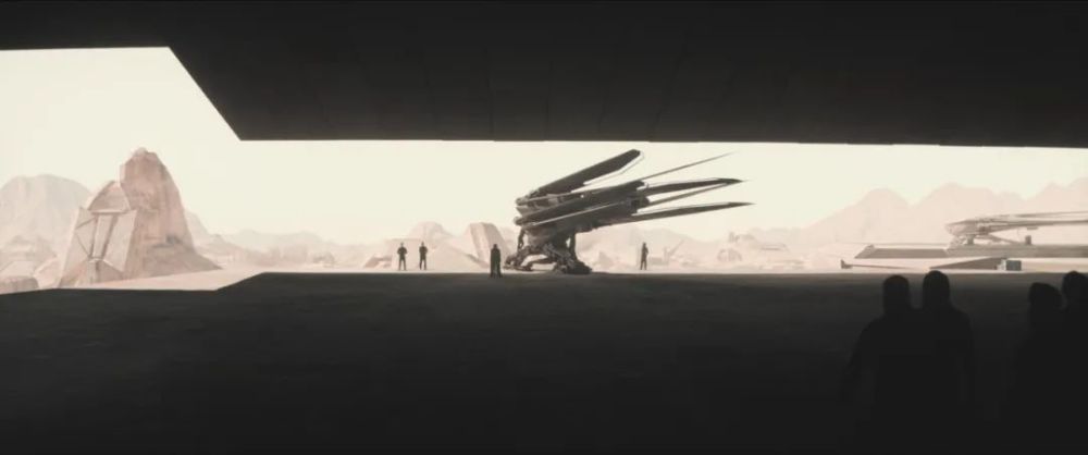 它让我想到《黑客帝国3》中的飞船:还有巨大的宇航工会运输船和小如