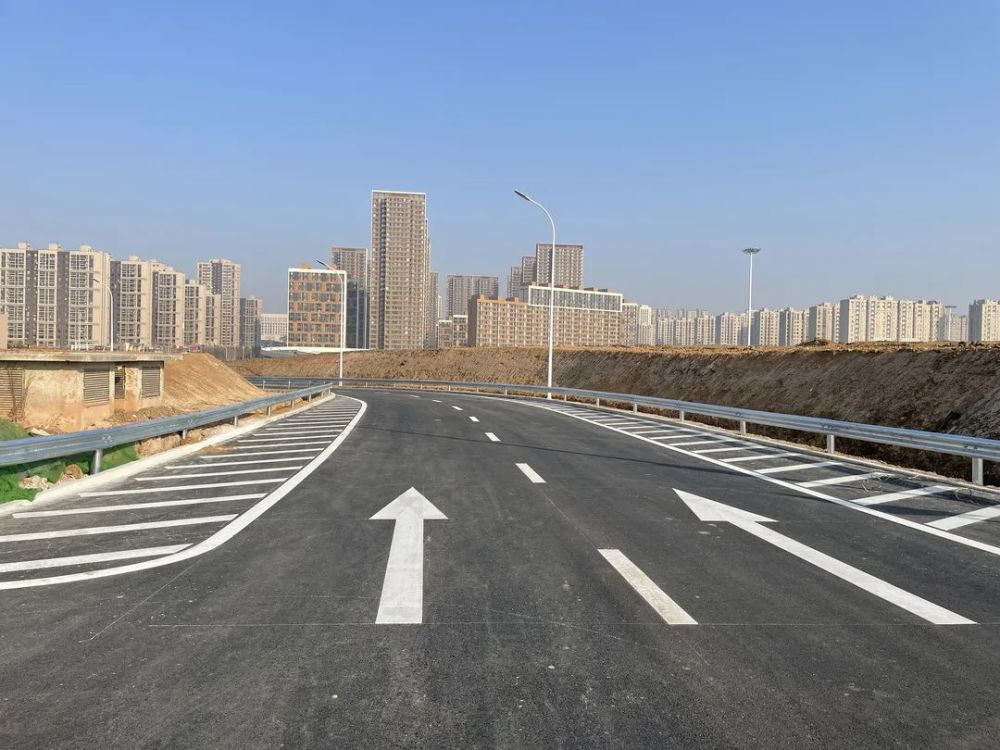 抚长高速公路长春市人民大街出口东侧交通导行便道正式通车