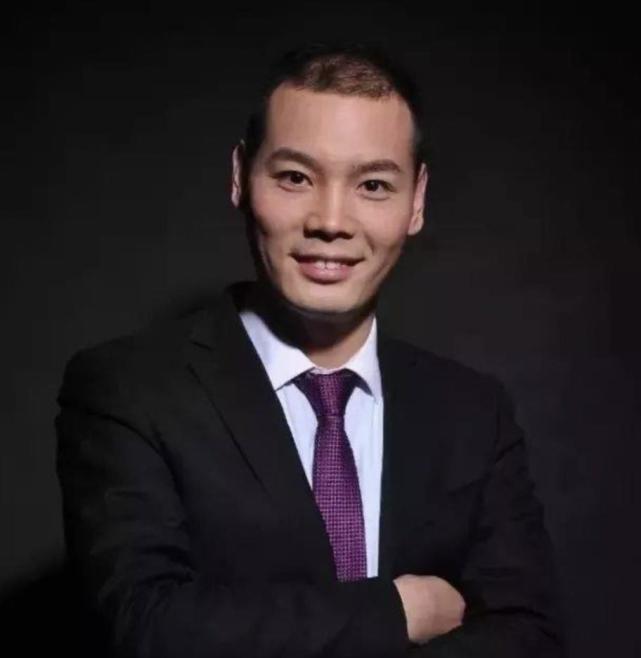 18岁考上了河南财经政法大学,现任蜜雪冰城股份有限公司董事长,同时