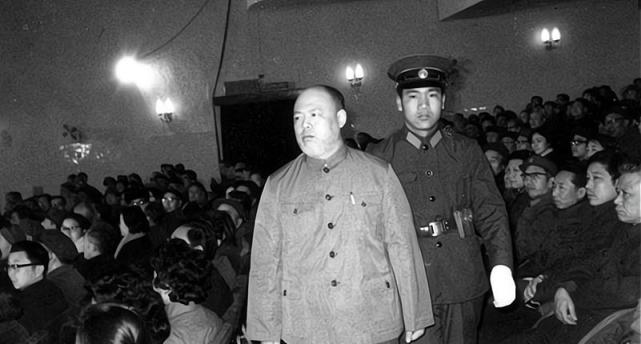 合葬,墓碑上却没有刻名字|四人帮|姚文元|文化大革命|浙江诸暨|金英