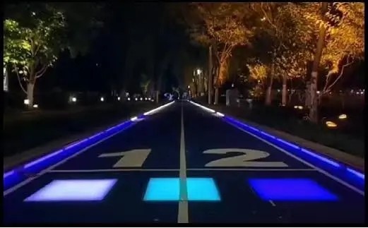 智慧彩虹跑道亮相南京奥体中心快来燃烧你的卡路里