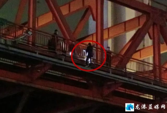 突发瓯南大桥一人要跳江