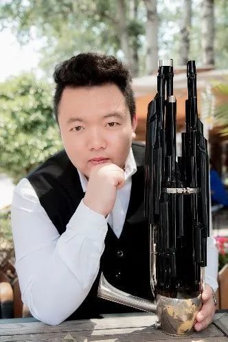 演奏嘉宾:许岩许岩青年笙演奏家,旭和坊室内乐团特邀笙演奏家.