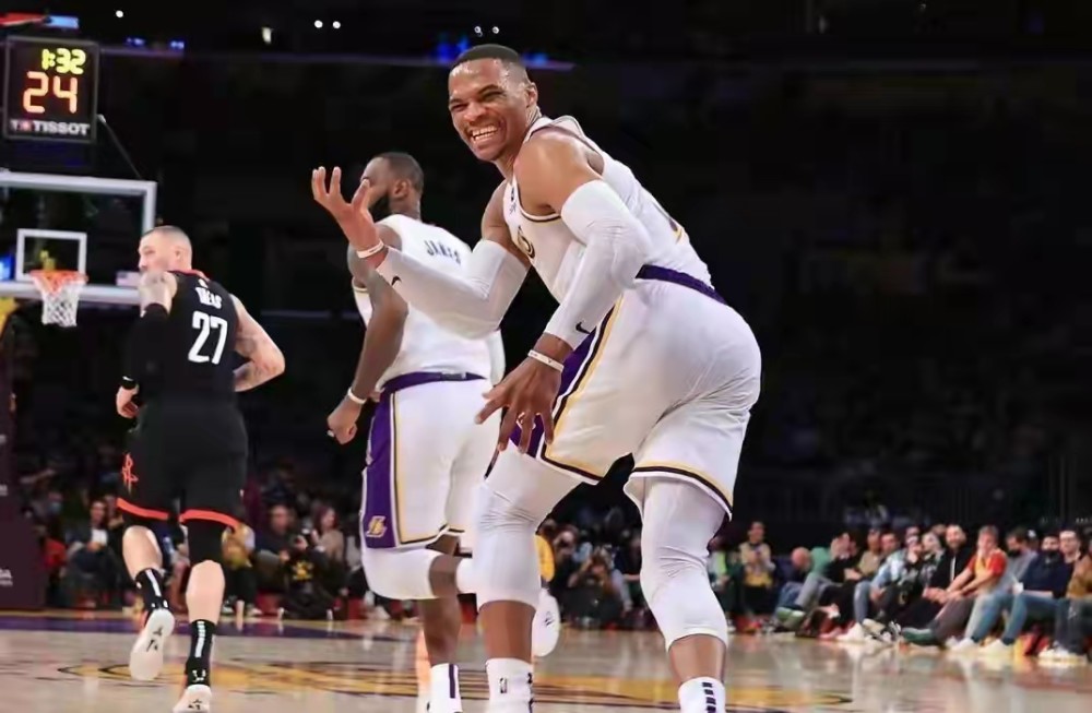 詹姆斯 NBA第2周回顾：湖人篮网有所回暖，热火不可阻挡！雄鹿一地鸡毛