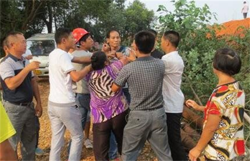 广东男子与邻居吵架后死亡,家属索赔2.5万,法院判决还社会公道