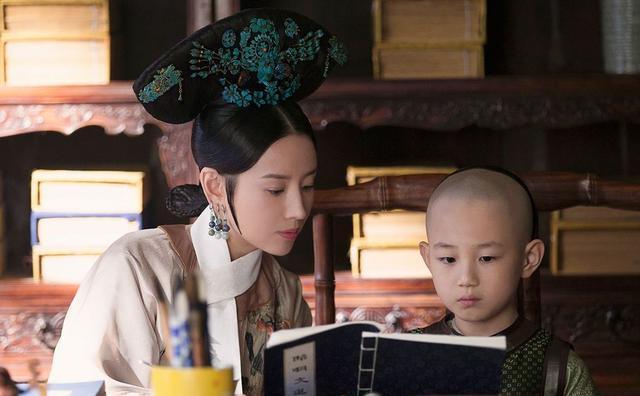 嘉庆继位之后乾隆让他去跪拜一个9岁孩子的墓这孩子是何身份