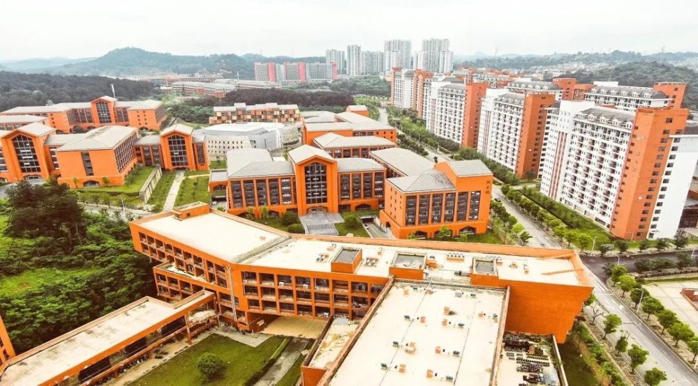 (三)以服务区域经济社会发展为根本指针,推动学校特色发展.