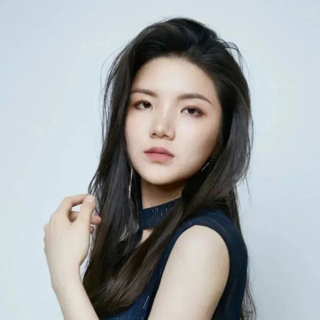 万小丫钢琴演奏家,中央音乐学院博士,艺术教育家,知名