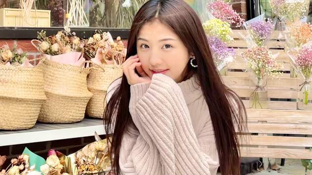 何丹妮与高文君两个女孩都很好,谁配他都绰绰有余.