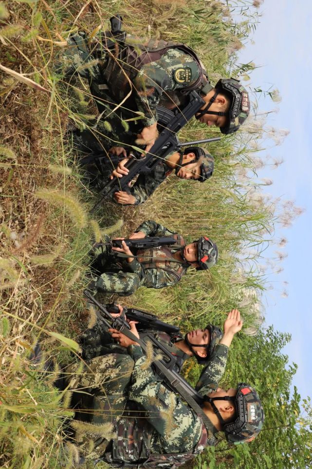 燃一组高清大图带你直击特战队员野外驻训