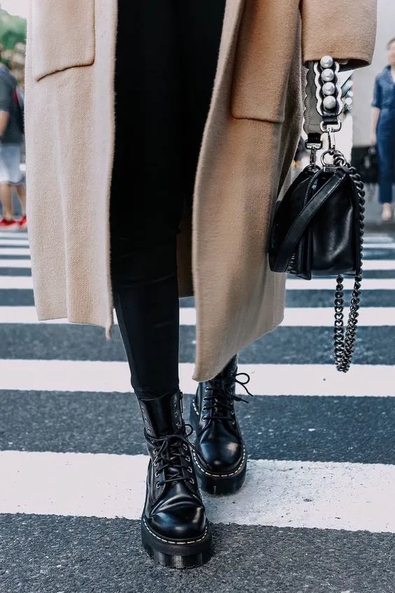 大衣马丁靴女人帅一点更好看