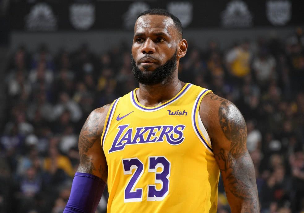 nba 詹姆斯今年必达成就，3万分＋1万篮板＋1万助攻，历史仅此一号