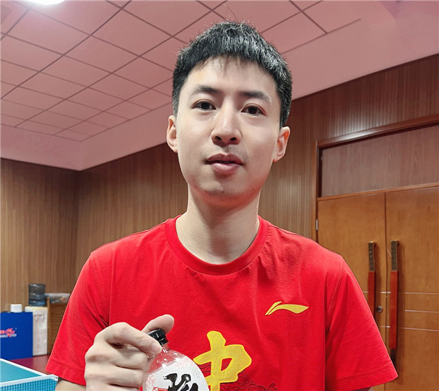 方博太憨退出国乒去卖货喊师弟去捧场却不知他正在国外比赛