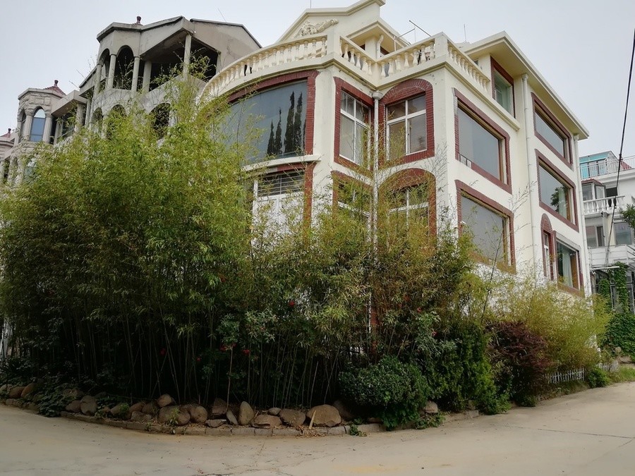 可惜青岛崂山一套687平别墅降价430万也没人要