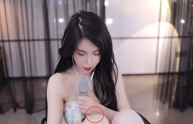 苏恩酒局后单腿膝盖淤青水友浮想联翩称其不愧是舞蹈区的