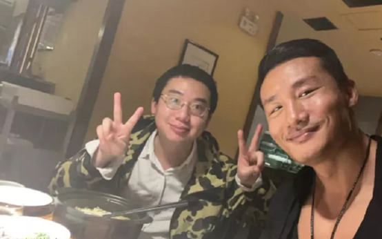 斗鱼主播酒吧搭讪,遭美女拒绝!双方互吐芬芳,险些产生肢体冲突