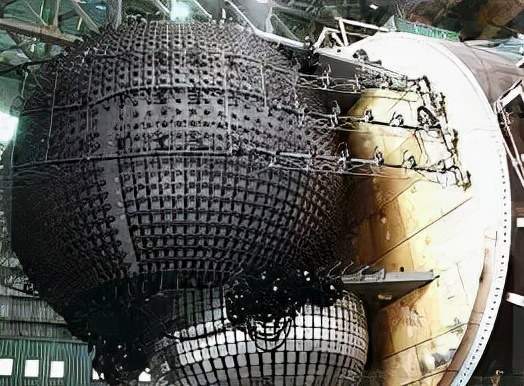 "海狼"级攻击核潜艇艇艏装备有功能强大的an/bqq-5d声呐