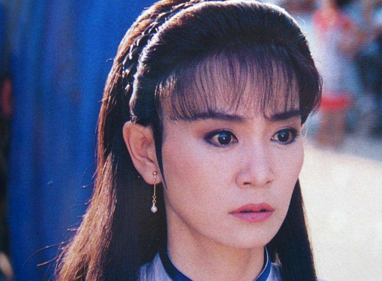 据悉,刘雪华老公邓育昆11年于上海家中坠楼身亡,并处理完后事之后,她