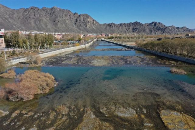 伊吾河生态修复工程核心区位于伊吾县吐葫芦乡沙梁子村,总占地面积