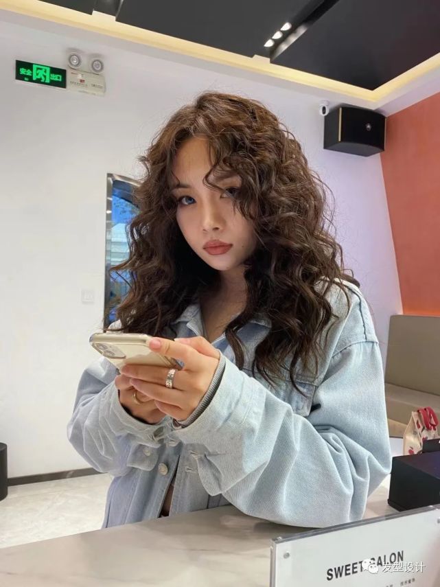 "全头烫,羊咩咩卷……"|全头烫|发型|刘海|羊毛