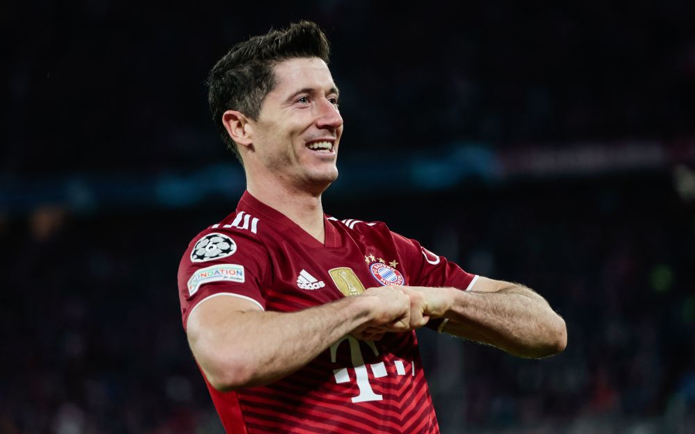 莱万庆祝进球.图/新华社