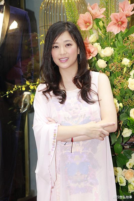 校园女神刘小慧退出娱乐圈爱上养狗曾与张学友合拍电影